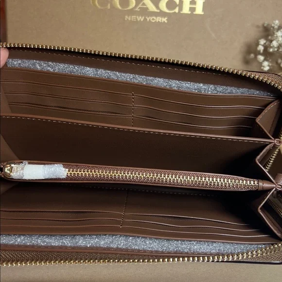 🆕Limited edition Authentic limited edition Coach designer wrestle Floral wallet - Picture 12 of 15